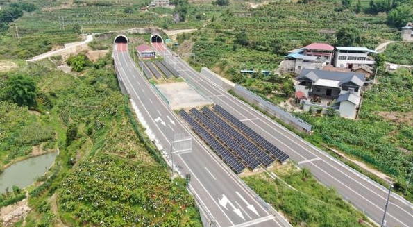 接高速、進(jìn)校園、上車棚……多地“嘗鮮”光伏發(fā)電！政府表態(tài)：將全面推廣光伏應(yīng)用